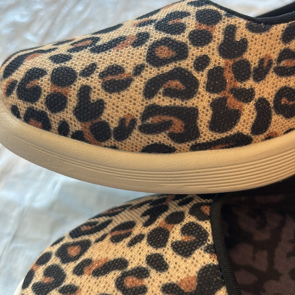 Sketcher air-cooled memory foam leopard slip on shoes size 8 - Picture 2 of 5